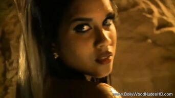 Indian solo from naked Bollywood star