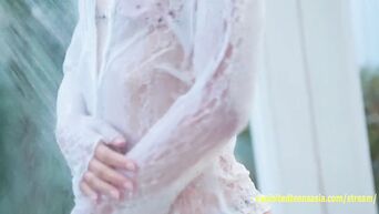 Japanese pupa is watered and teases