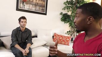 Negro fucks Jennifer White and teases cuckold